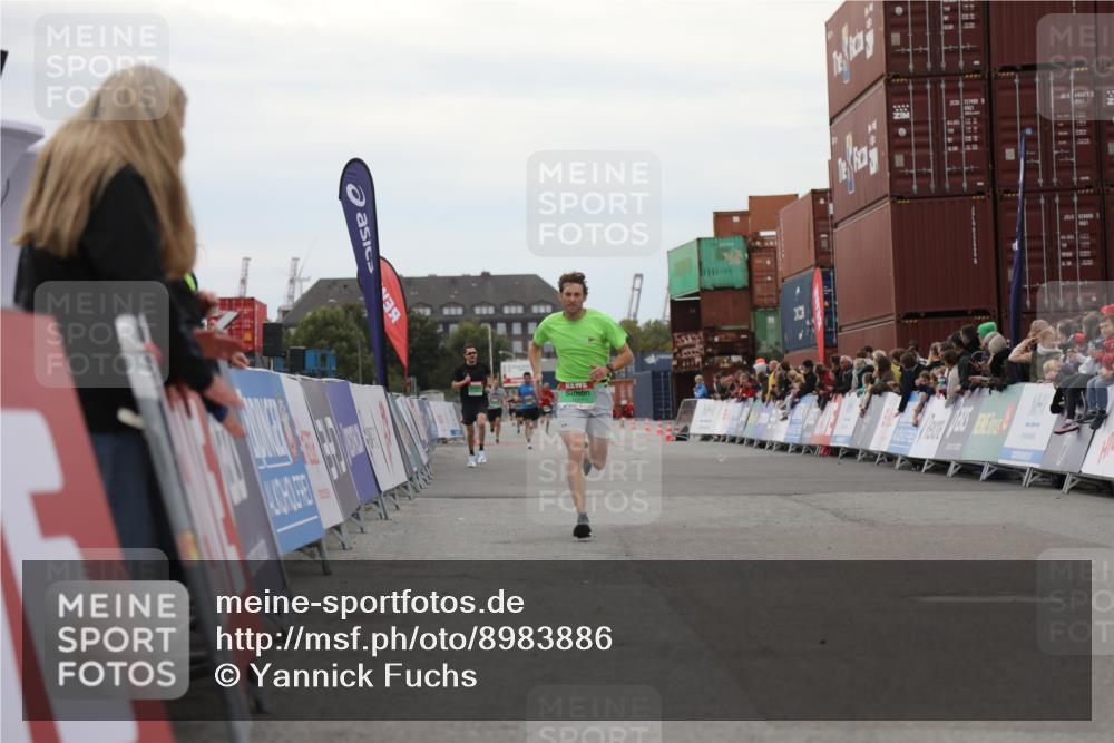 03.10.2025 - Köhlbrandbrückenlauf Yannick Fuchs http://msf.ph/oto/8983886 03.10.2025 15:54:31 Ziel 7072 meine-sportfotos.de