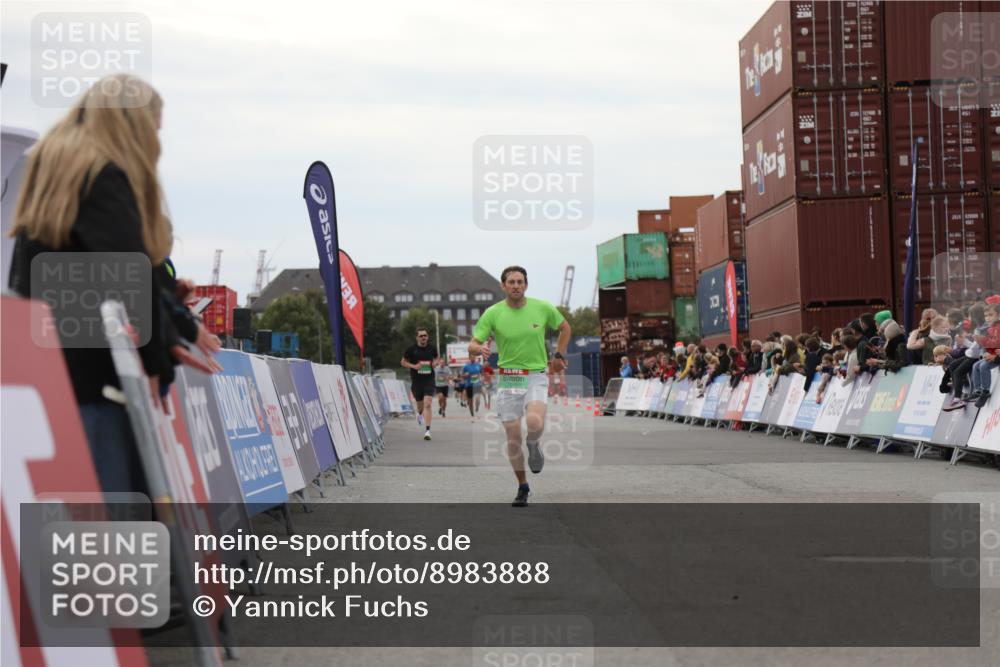 03.10.2025 - Köhlbrandbrückenlauf Yannick Fuchs http://msf.ph/oto/8983888 03.10.2025 15:54:31 Ziel 7072 meine-sportfotos.de