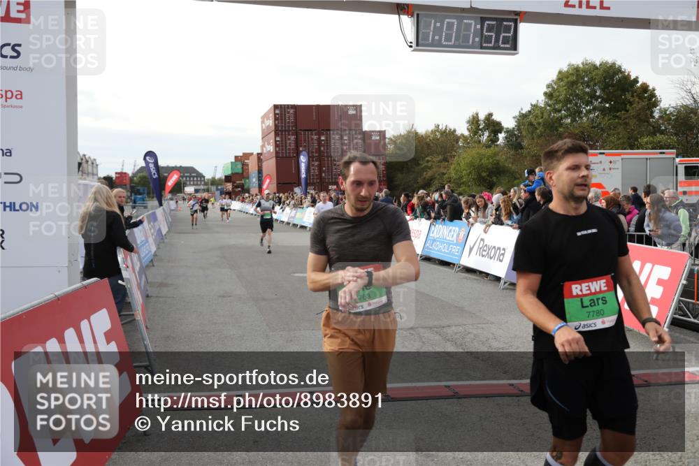 03.10.2025 - Köhlbrandbrückenlauf Yannick Fuchs http://msf.ph/oto/8983891 03.10.2025 16:07:50 Ziel 7085, 7588, 7713, 7763, 7780, 8035, 8824, 9096, 9099 meine-sportfotos.de