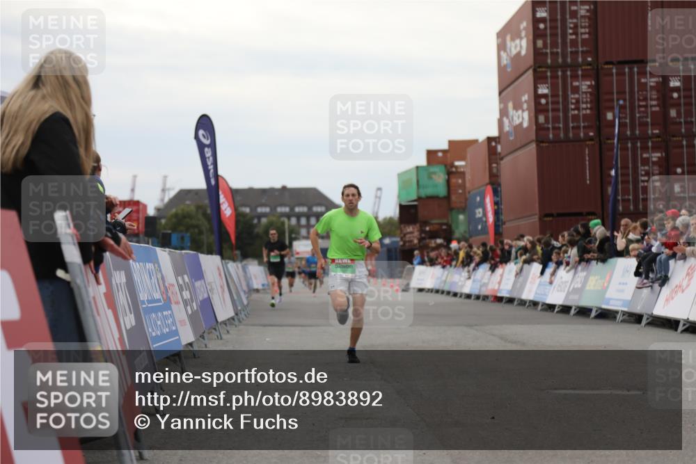 03.10.2025 - Köhlbrandbrückenlauf Yannick Fuchs http://msf.ph/oto/8983892 03.10.2025 15:54:32 Ziel 7026, 7072 meine-sportfotos.de