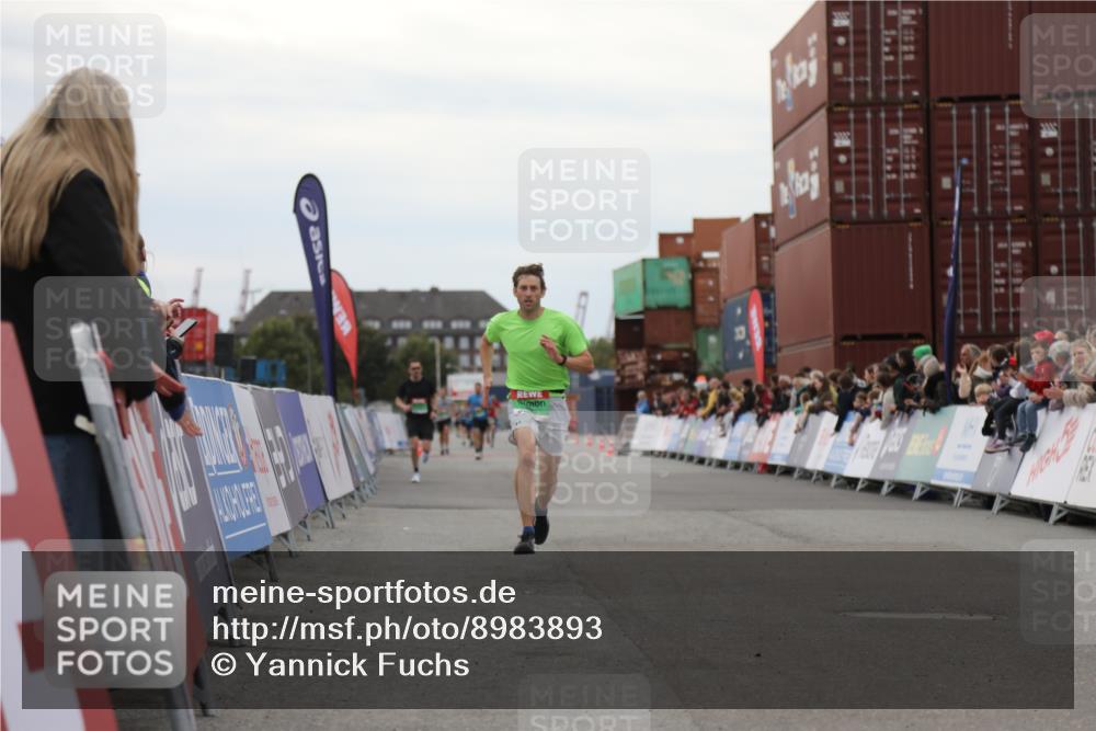 03.10.2025 - Köhlbrandbrückenlauf Yannick Fuchs http://msf.ph/oto/8983893 03.10.2025 15:54:32 Ziel 7026, 7072 meine-sportfotos.de