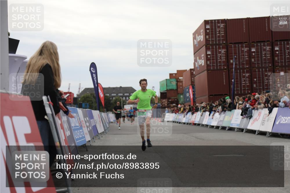 03.10.2025 - Köhlbrandbrückenlauf Yannick Fuchs http://msf.ph/oto/8983895 03.10.2025 15:54:32 Ziel 7026, 7072 meine-sportfotos.de