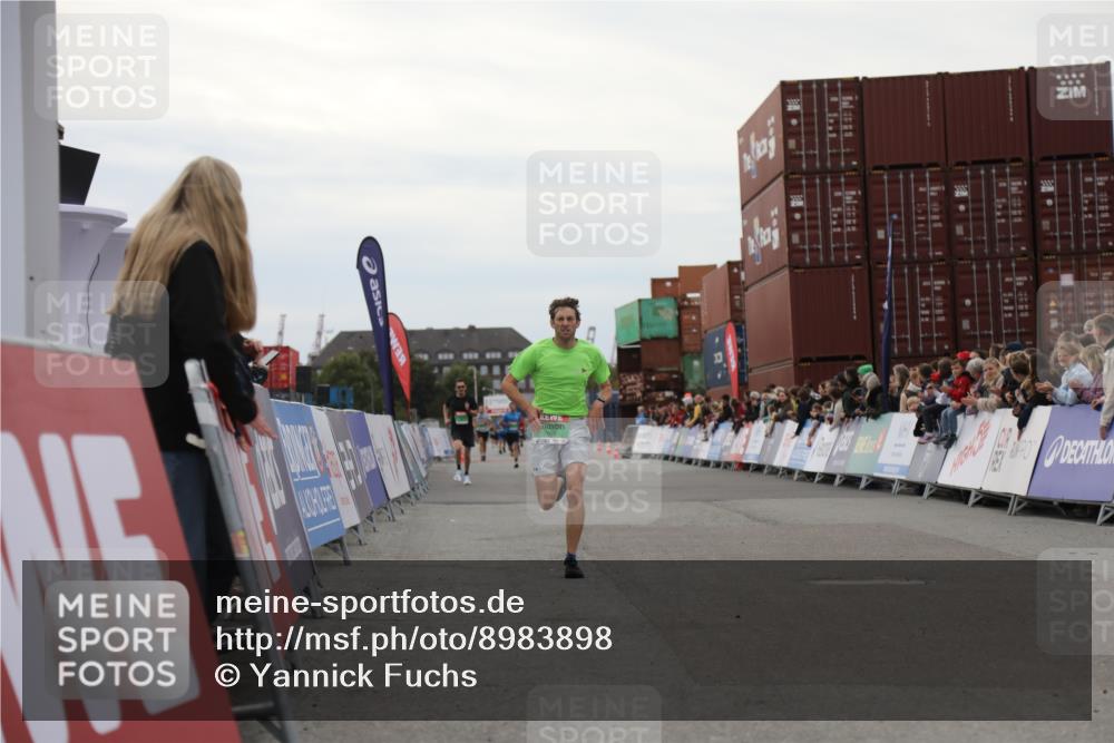 03.10.2025 - Köhlbrandbrückenlauf Yannick Fuchs http://msf.ph/oto/8983898 03.10.2025 15:54:32 Ziel 7026, 7072 meine-sportfotos.de