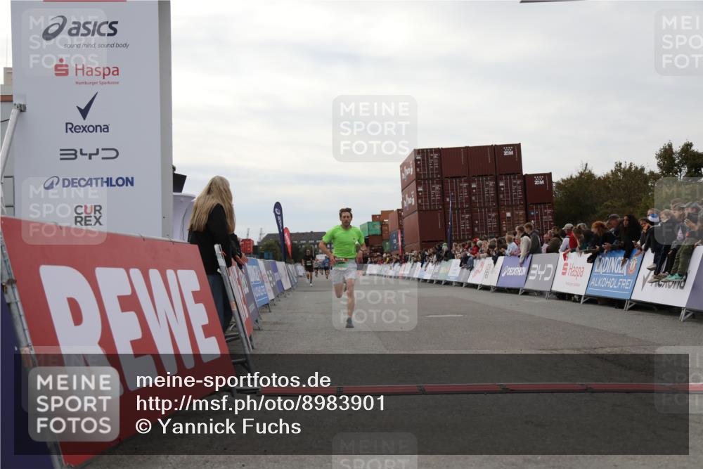 03.10.2025 - Köhlbrandbrückenlauf Yannick Fuchs http://msf.ph/oto/8983901 03.10.2025 15:54:33 Ziel 7026, 7072 meine-sportfotos.de