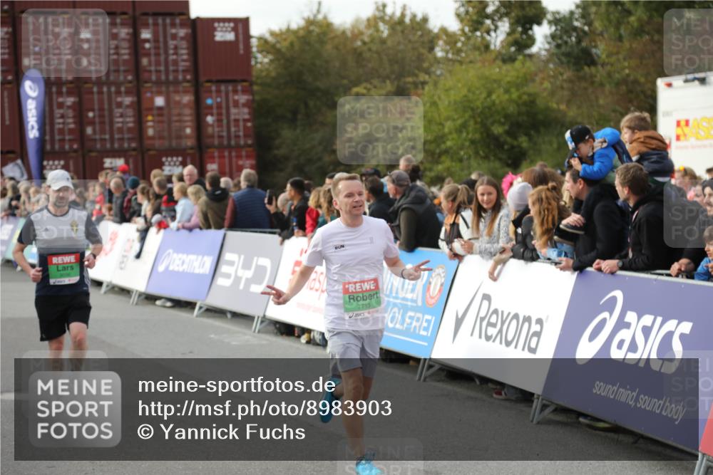 03.10.2025 - Köhlbrandbrückenlauf Yannick Fuchs http://msf.ph/oto/8983903 03.10.2025 16:07:52 Ziel 7085, 7335, 7713, 7763, 7780, 8824, 9096, 9099, 9543 meine-sportfotos.de