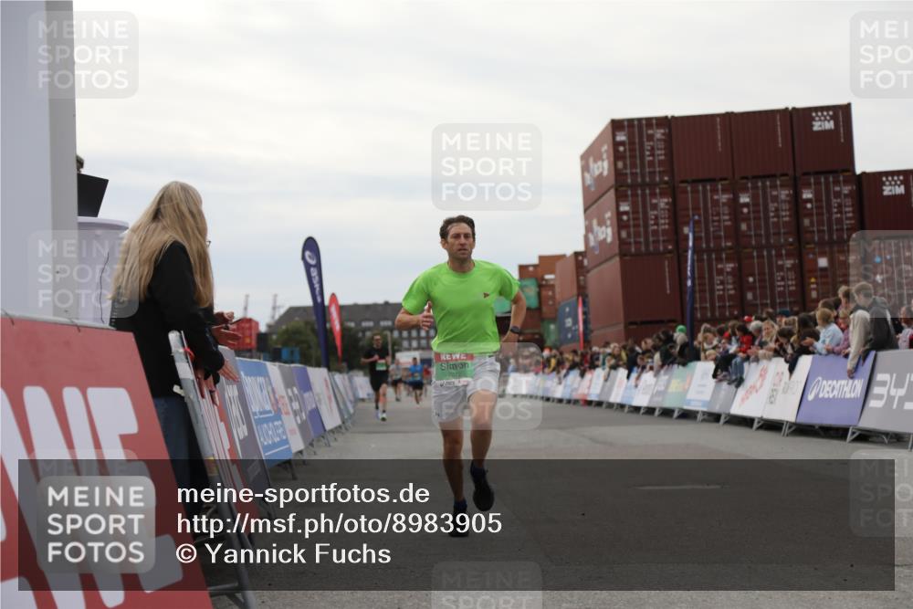 03.10.2025 - Köhlbrandbrückenlauf Yannick Fuchs http://msf.ph/oto/8983905 03.10.2025 15:54:33 Ziel 7026, 7072 meine-sportfotos.de