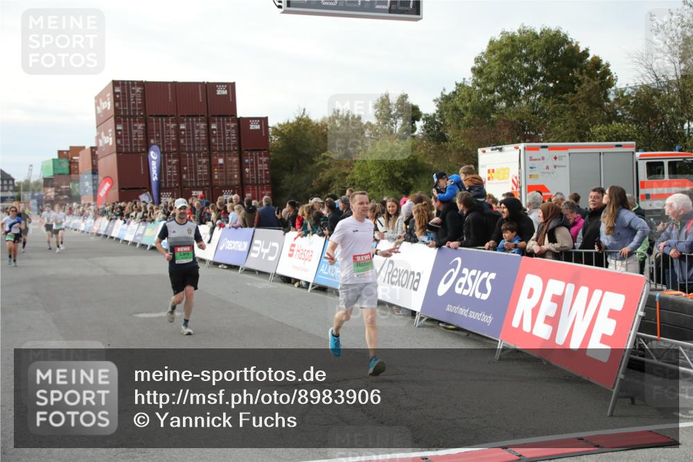 03.10.2025 - Köhlbrandbrückenlauf Yannick Fuchs http://msf.ph/oto/8983906 03.10.2025 16:07:52 Ziel 7085, 7335, 7713, 7763, 7780, 8824, 9096, 9099, 9543 meine-sportfotos.de