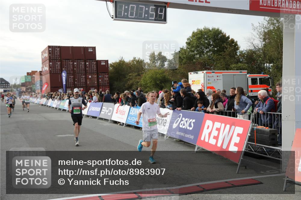 03.10.2025 - Köhlbrandbrückenlauf Yannick Fuchs http://msf.ph/oto/8983907 03.10.2025 16:07:53 Ziel 7085, 7335, 7713, 7763, 8824, 9096, 9543 meine-sportfotos.de