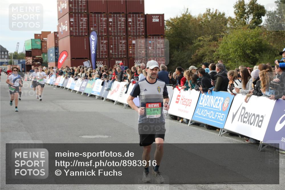 03.10.2025 - Köhlbrandbrückenlauf Yannick Fuchs http://msf.ph/oto/8983916 03.10.2025 16:07:54 Ziel 7085, 7335, 7494, 7713, 8824, 9096, 9543 meine-sportfotos.de