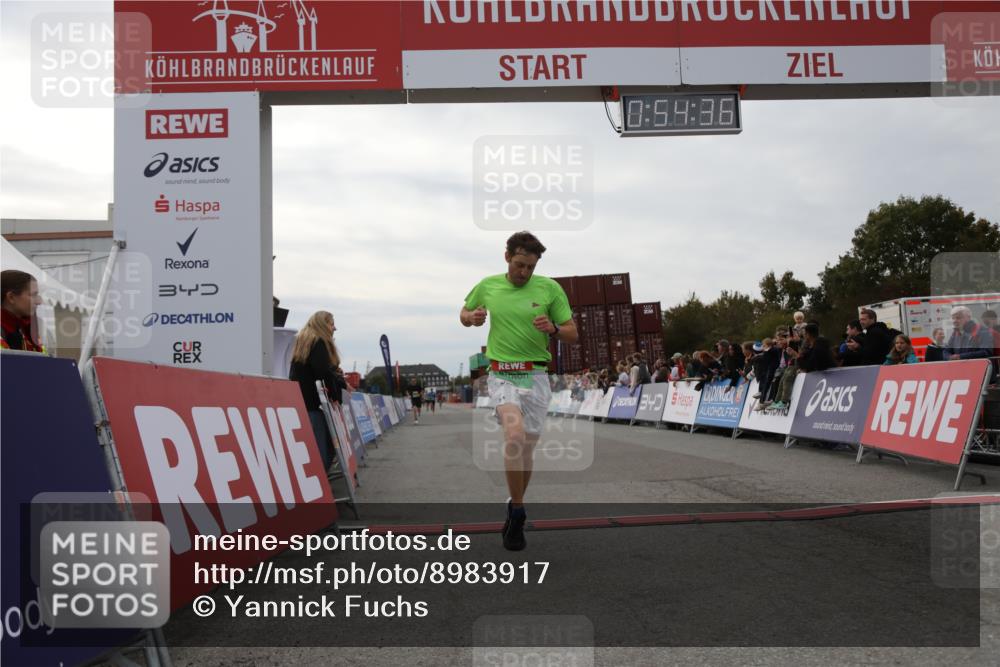 03.10.2025 - Köhlbrandbrückenlauf Yannick Fuchs http://msf.ph/oto/8983917 03.10.2025 15:54:34 Ziel 7026, 7072 meine-sportfotos.de