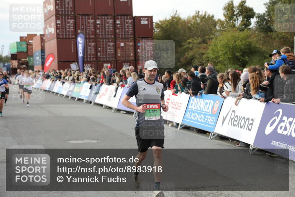 03.10.2025 - Köhlbrandbrückenlauf Yannick Fuchs http://msf.ph/oto/8983918 03.10.2025 16:07:54 Ziel 7085, 7335, 7494, 7713, 8824, 9096, 9543 meine-sportfotos.de