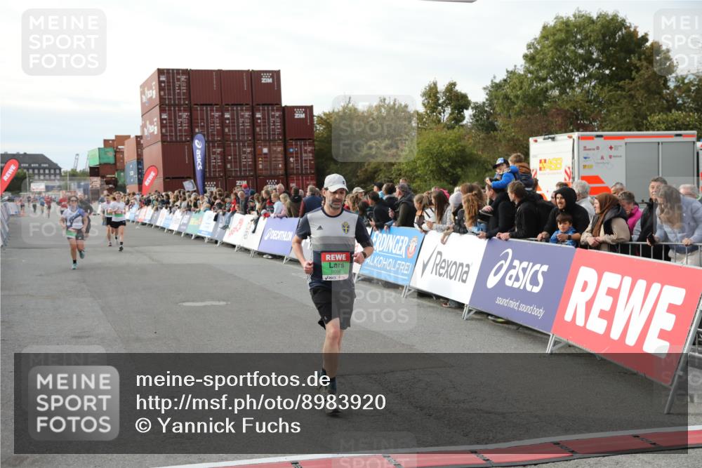 03.10.2025 - Köhlbrandbrückenlauf Yannick Fuchs http://msf.ph/oto/8983920 03.10.2025 16:07:54 Ziel 7085, 7335, 7494, 7713, 8824, 9096, 9543 meine-sportfotos.de