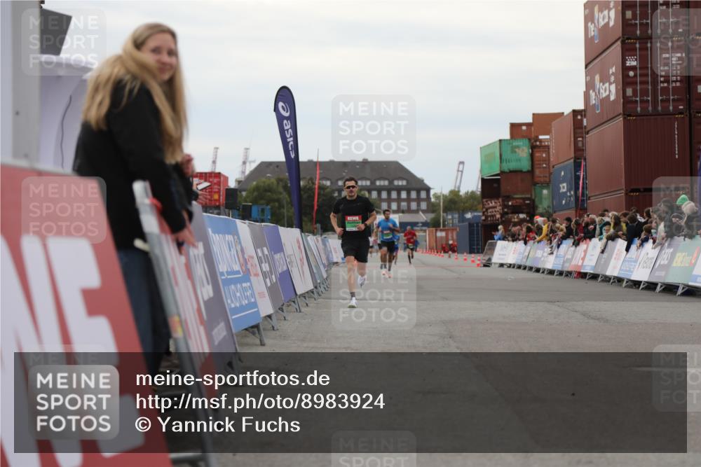 03.10.2025 - Köhlbrandbrückenlauf Yannick Fuchs http://msf.ph/oto/8983924 03.10.2025 15:54:36 Ziel 7026, 7072 meine-sportfotos.de