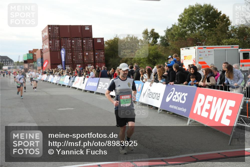 03.10.2025 - Köhlbrandbrückenlauf Yannick Fuchs http://msf.ph/oto/8983925 03.10.2025 16:07:54 Ziel 7085, 7335, 7494, 7713, 8824, 9096, 9543 meine-sportfotos.de