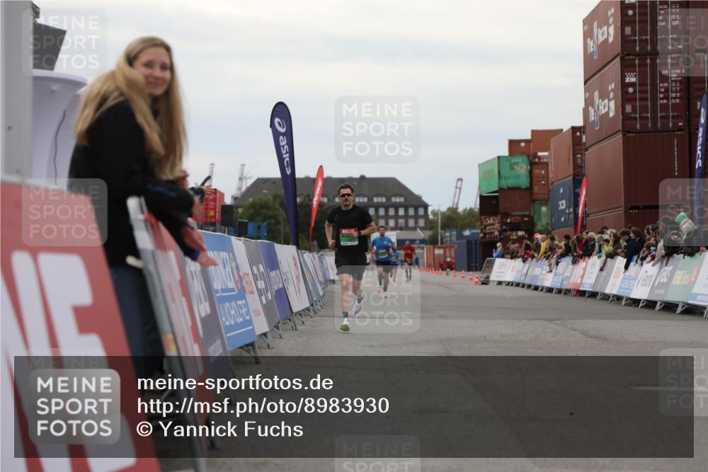 03.10.2025 - Köhlbrandbrückenlauf Yannick Fuchs http://msf.ph/oto/8983930 03.10.2025 15:54:36 Ziel 7026, 7072 meine-sportfotos.de