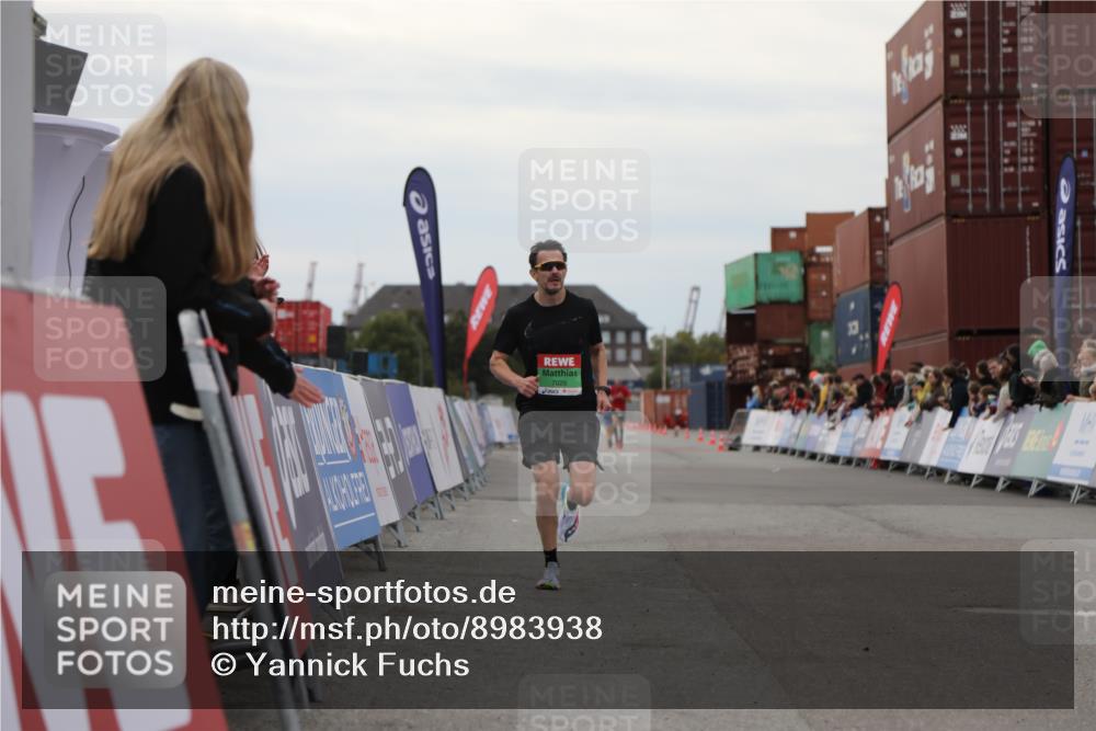 03.10.2025 - Köhlbrandbrückenlauf Yannick Fuchs http://msf.ph/oto/8983938 03.10.2025 15:54:39 Ziel 7026, 7068 meine-sportfotos.de