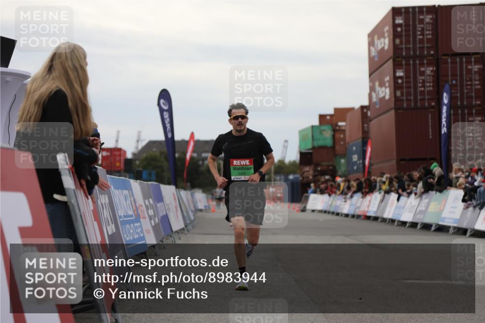 03.10.2025 - Köhlbrandbrückenlauf Yannick Fuchs http://msf.ph/oto/8983944 03.10.2025 15:54:39 Ziel 7026, 7068 meine-sportfotos.de