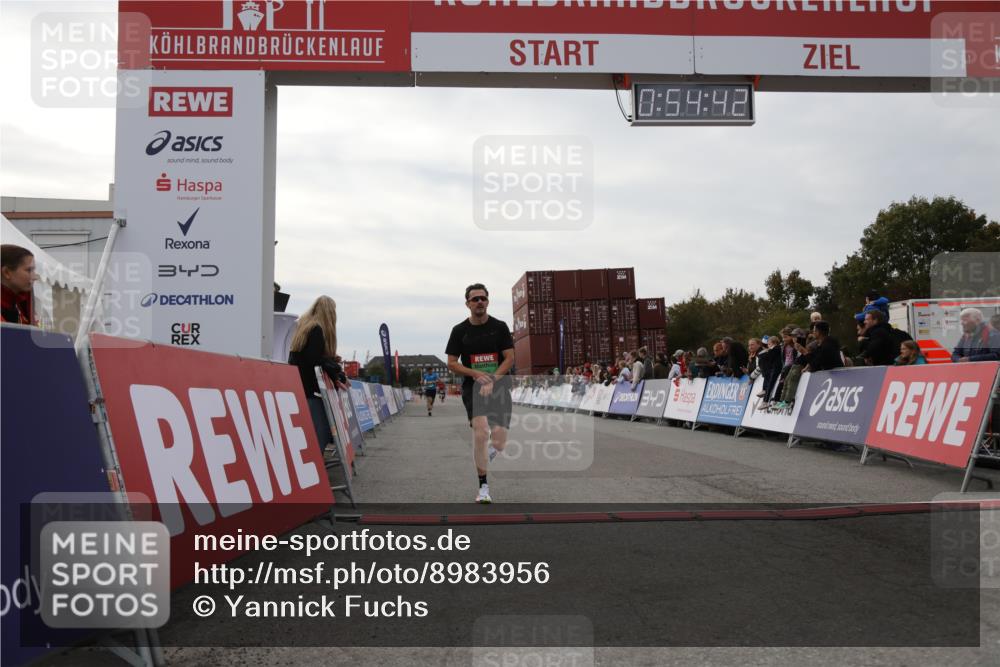 03.10.2025 - Köhlbrandbrückenlauf Yannick Fuchs http://msf.ph/oto/8983956 03.10.2025 15:54:41 Ziel 7026, 7068 meine-sportfotos.de