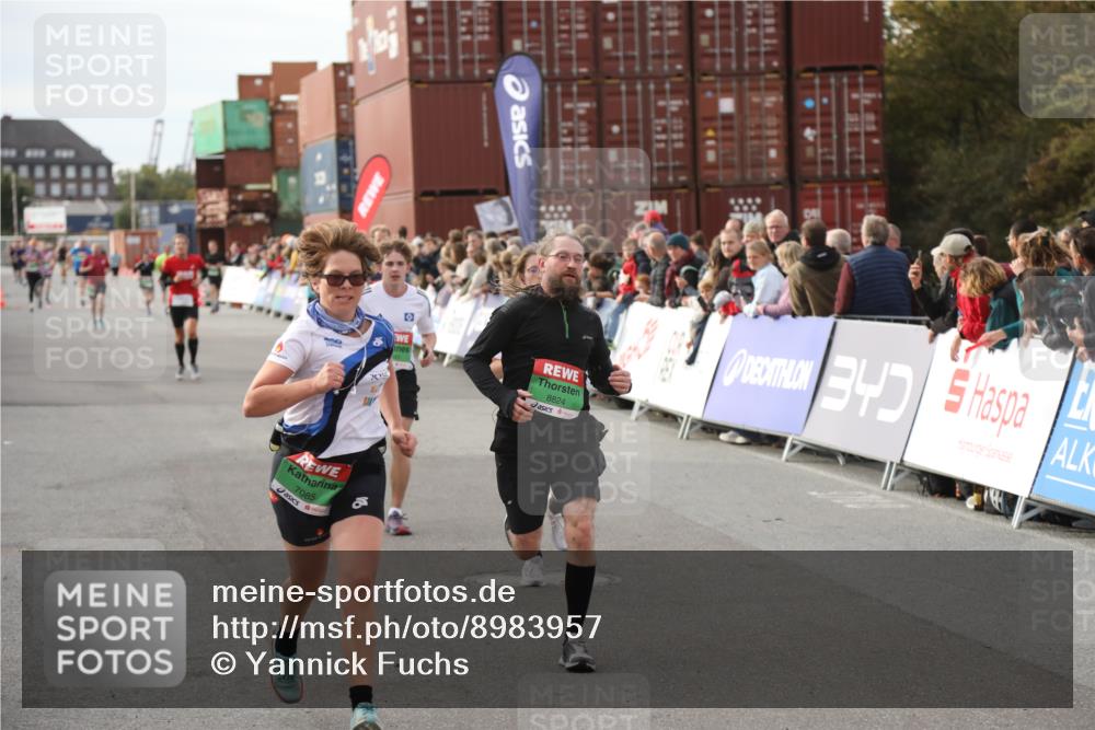 03.10.2025 - Köhlbrandbrückenlauf Yannick Fuchs http://msf.ph/oto/8983957 03.10.2025 16:07:58 Ziel 7085, 7335, 7494, 8824, 9072, 9096, 9543 meine-sportfotos.de
