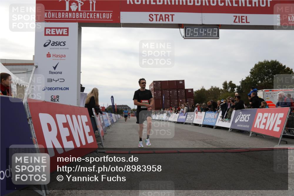 03.10.2025 - Köhlbrandbrückenlauf Yannick Fuchs http://msf.ph/oto/8983958 03.10.2025 15:54:41 Ziel 7026, 7068 meine-sportfotos.de