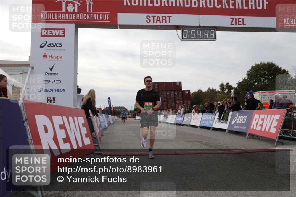 03.10.2025 - Köhlbrandbrückenlauf Yannick Fuchs http://msf.ph/oto/8983961 03.10.2025 15:54:41 Ziel 7026, 7068 meine-sportfotos.de