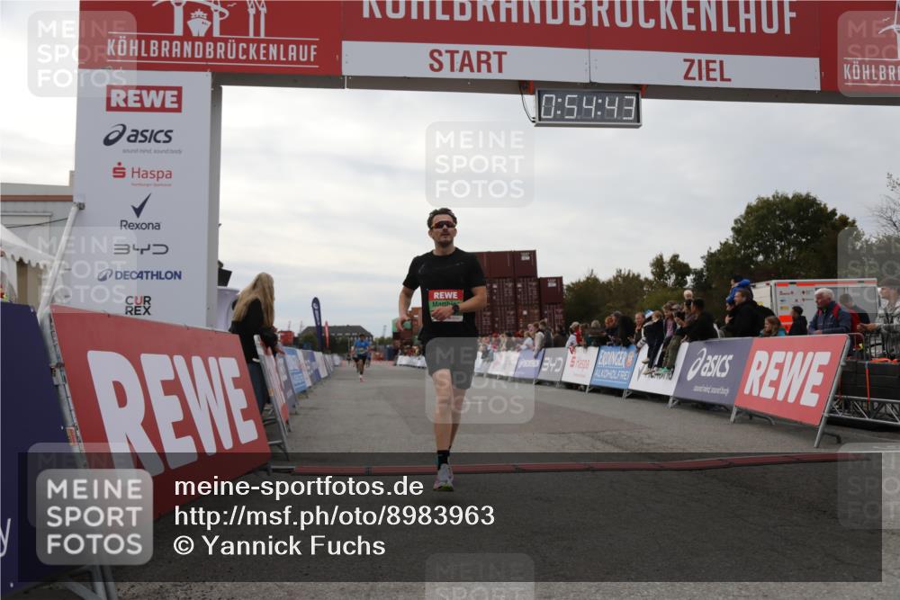 03.10.2025 - Köhlbrandbrückenlauf Yannick Fuchs http://msf.ph/oto/8983963 03.10.2025 15:54:41 Ziel 7026, 7068 meine-sportfotos.de