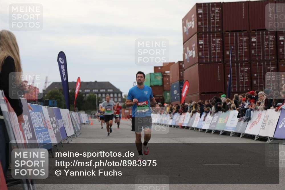 03.10.2025 - Köhlbrandbrückenlauf Yannick Fuchs http://msf.ph/oto/8983975 03.10.2025 15:54:44 Ziel 7026, 7068, 7809 meine-sportfotos.de