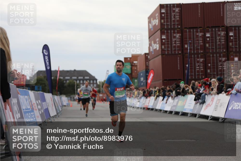 03.10.2025 - Köhlbrandbrückenlauf Yannick Fuchs http://msf.ph/oto/8983976 03.10.2025 15:54:45 Ziel 7068, 7809 meine-sportfotos.de