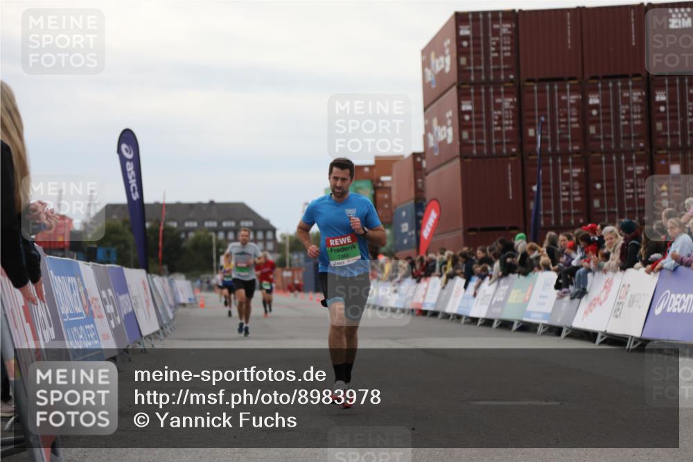 03.10.2025 - Köhlbrandbrückenlauf Yannick Fuchs http://msf.ph/oto/8983978 03.10.2025 15:54:45 Ziel 7068, 7809 meine-sportfotos.de
