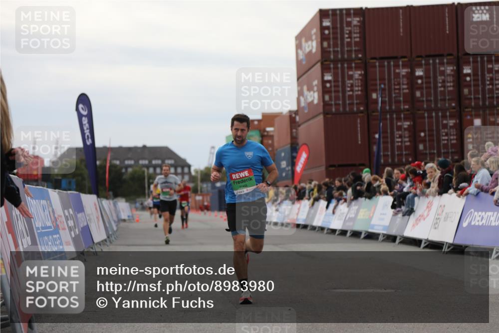 03.10.2025 - Köhlbrandbrückenlauf Yannick Fuchs http://msf.ph/oto/8983980 03.10.2025 15:54:45 Ziel 7068, 7809 meine-sportfotos.de