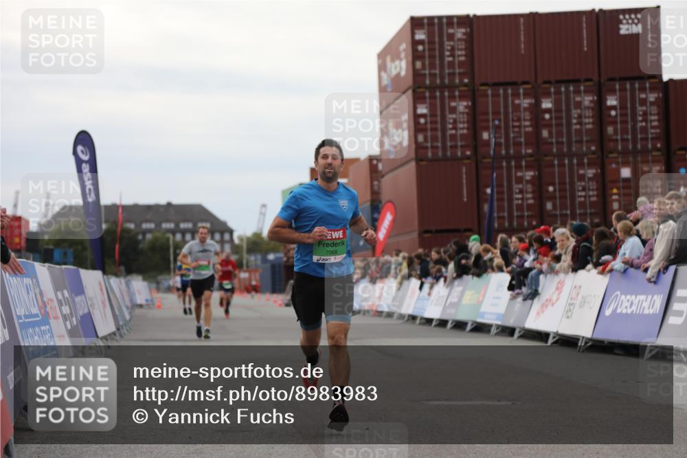 03.10.2025 - Köhlbrandbrückenlauf Yannick Fuchs http://msf.ph/oto/8983983 03.10.2025 15:54:45 Ziel 7068, 7809 meine-sportfotos.de