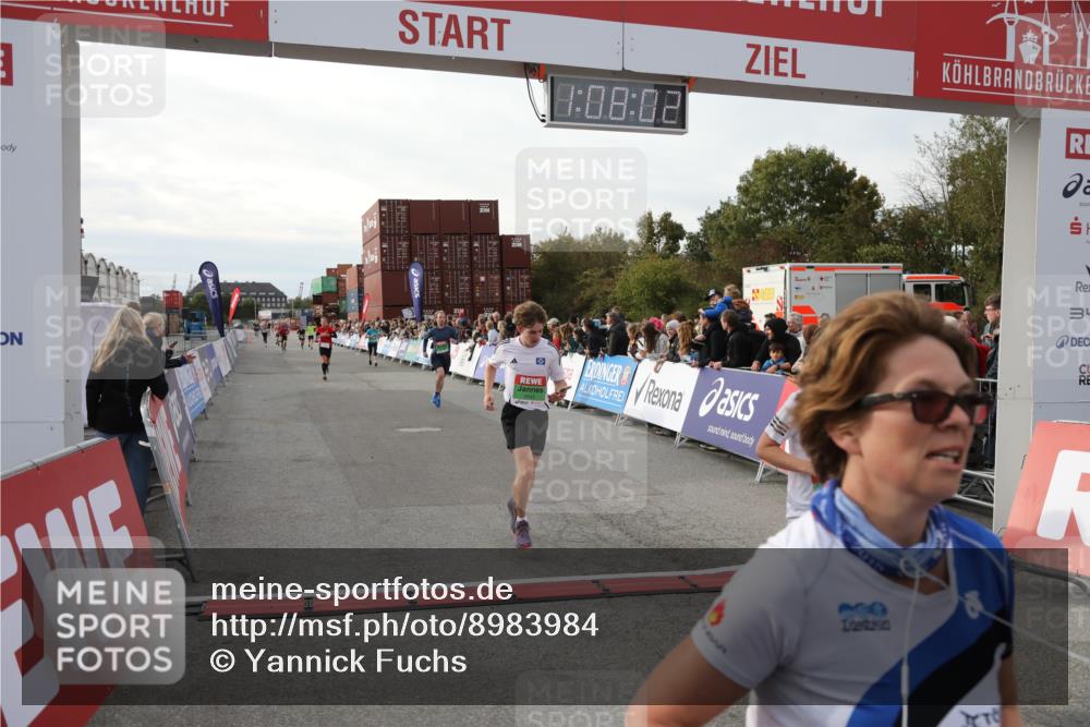 03.10.2025 - Köhlbrandbrückenlauf Yannick Fuchs http://msf.ph/oto/8983984 03.10.2025 16:08:00 Ziel 7085, 7319, 7335, 7494, 8824, 9072, 9543 meine-sportfotos.de