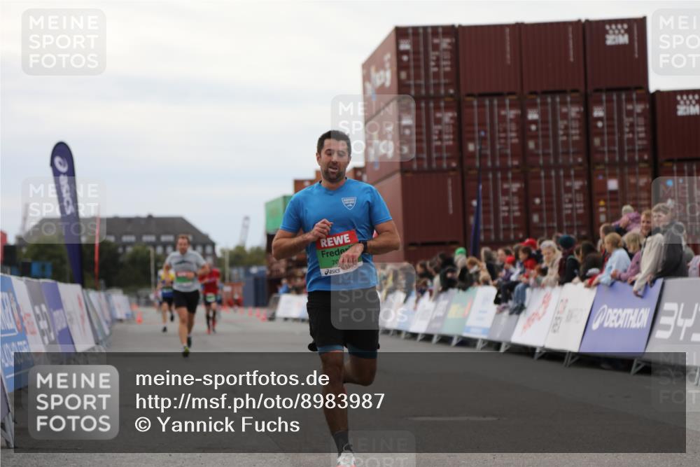 03.10.2025 - Köhlbrandbrückenlauf Yannick Fuchs http://msf.ph/oto/8983987 03.10.2025 15:54:45 Ziel 7068, 7809 meine-sportfotos.de