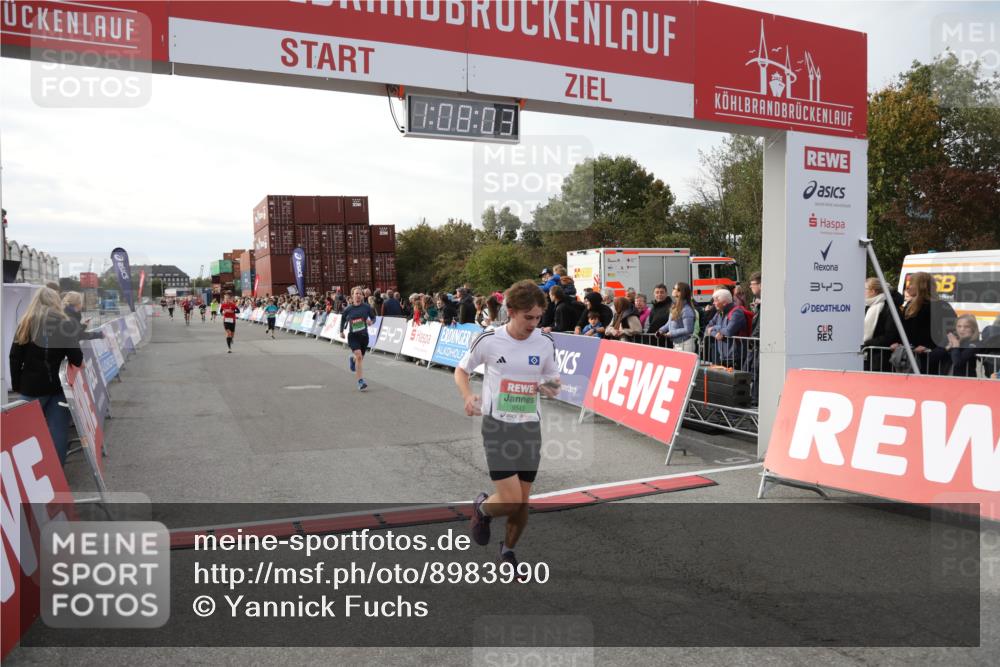 03.10.2025 - Köhlbrandbrückenlauf Yannick Fuchs http://msf.ph/oto/8983990 03.10.2025 16:08:01 Ziel 7085, 7319, 7335, 7494, 8824, 9072, 9543 meine-sportfotos.de