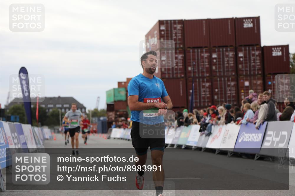 03.10.2025 - Köhlbrandbrückenlauf Yannick Fuchs http://msf.ph/oto/8983991 03.10.2025 15:54:46 Ziel 7068, 7809, 8872 meine-sportfotos.de