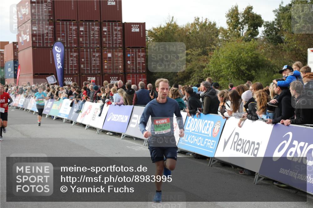 03.10.2025 - Köhlbrandbrückenlauf Yannick Fuchs http://msf.ph/oto/8983995 03.10.2025 16:08:02 Ziel 7085, 7319, 7335, 7494, 8824, 9072, 9543 meine-sportfotos.de