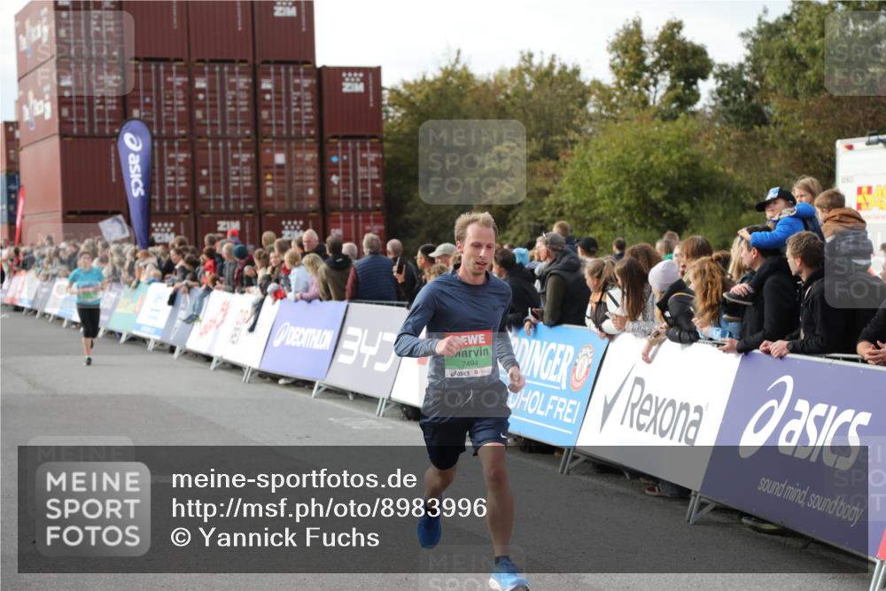 03.10.2025 - Köhlbrandbrückenlauf Yannick Fuchs http://msf.ph/oto/8983996 03.10.2025 16:08:02 Ziel 7085, 7319, 7335, 7494, 8824, 9072, 9543 meine-sportfotos.de