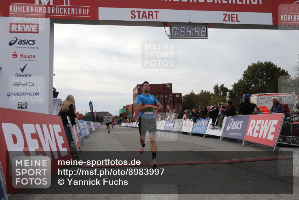 03.10.2025 - Köhlbrandbrückenlauf Yannick Fuchs http://msf.ph/oto/8983997 03.10.2025 15:54:47 Ziel 7068, 7809, 8872, 9481 meine-sportfotos.de