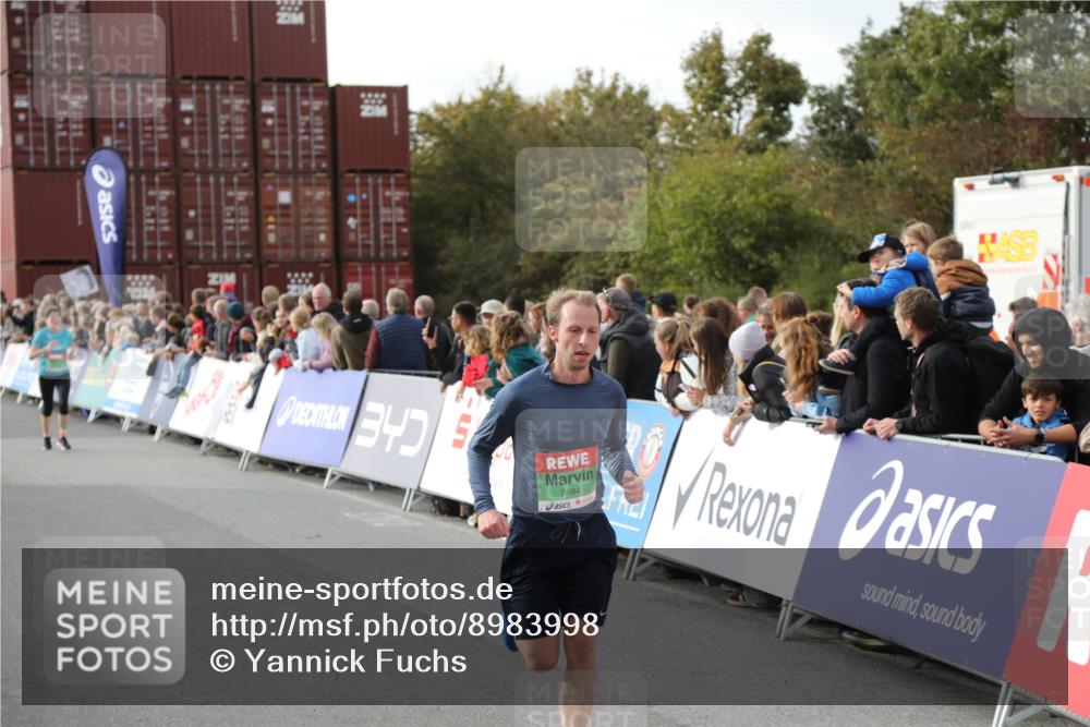 03.10.2025 - Köhlbrandbrückenlauf Yannick Fuchs http://msf.ph/oto/8983998 03.10.2025 16:08:02 Ziel 7085, 7319, 7335, 7494, 8824, 9072, 9543 meine-sportfotos.de