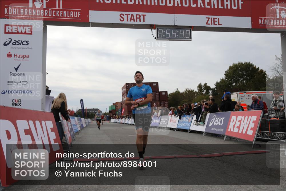 03.10.2025 - Köhlbrandbrückenlauf Yannick Fuchs http://msf.ph/oto/8984001 03.10.2025 15:54:47 Ziel 7068, 7809, 8872, 9481 meine-sportfotos.de