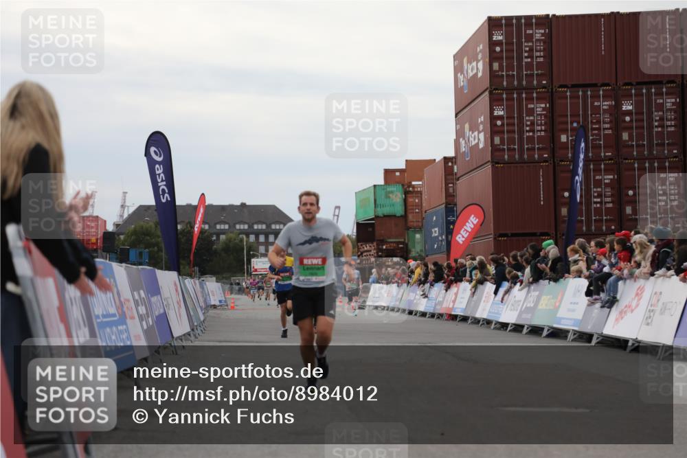 03.10.2025 - Köhlbrandbrückenlauf Yannick Fuchs http://msf.ph/oto/8984012 03.10.2025 15:54:49 Ziel 7068, 7809, 8872, 9481, 9590 meine-sportfotos.de