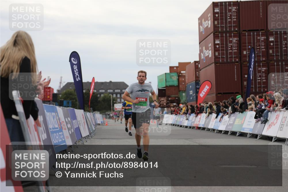 03.10.2025 - Köhlbrandbrückenlauf Yannick Fuchs http://msf.ph/oto/8984014 03.10.2025 15:54:49 Ziel 7068, 7809, 8872, 9481, 9590 meine-sportfotos.de