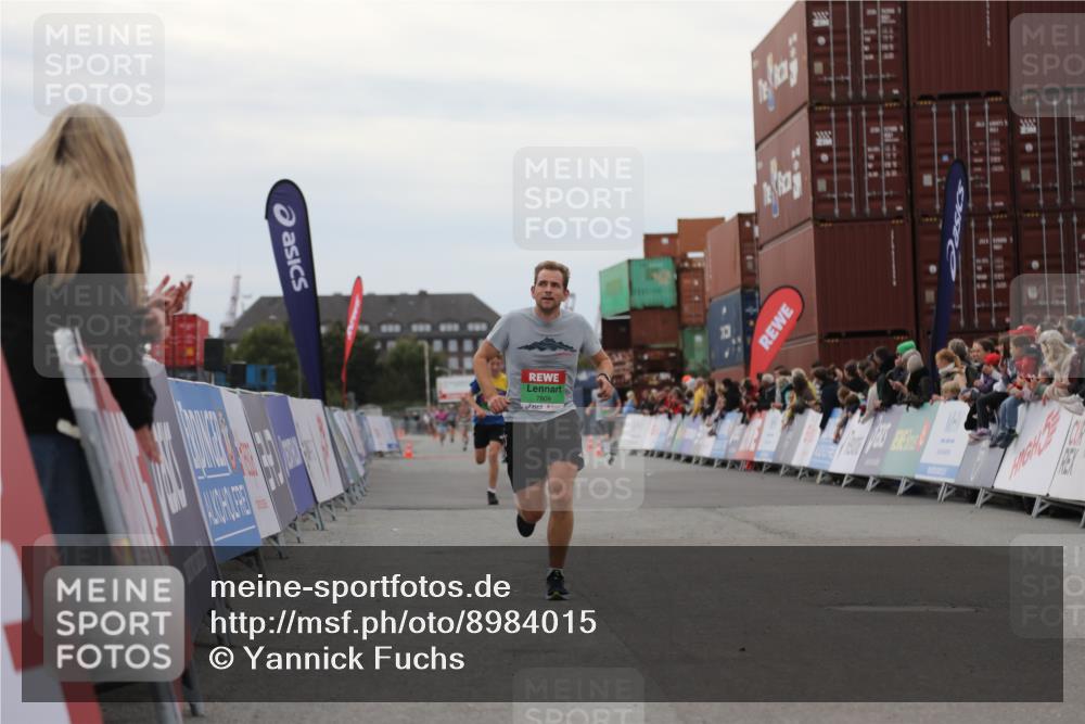 03.10.2025 - Köhlbrandbrückenlauf Yannick Fuchs http://msf.ph/oto/8984015 03.10.2025 15:54:49 Ziel 7068, 7809, 8872, 9481, 9590 meine-sportfotos.de