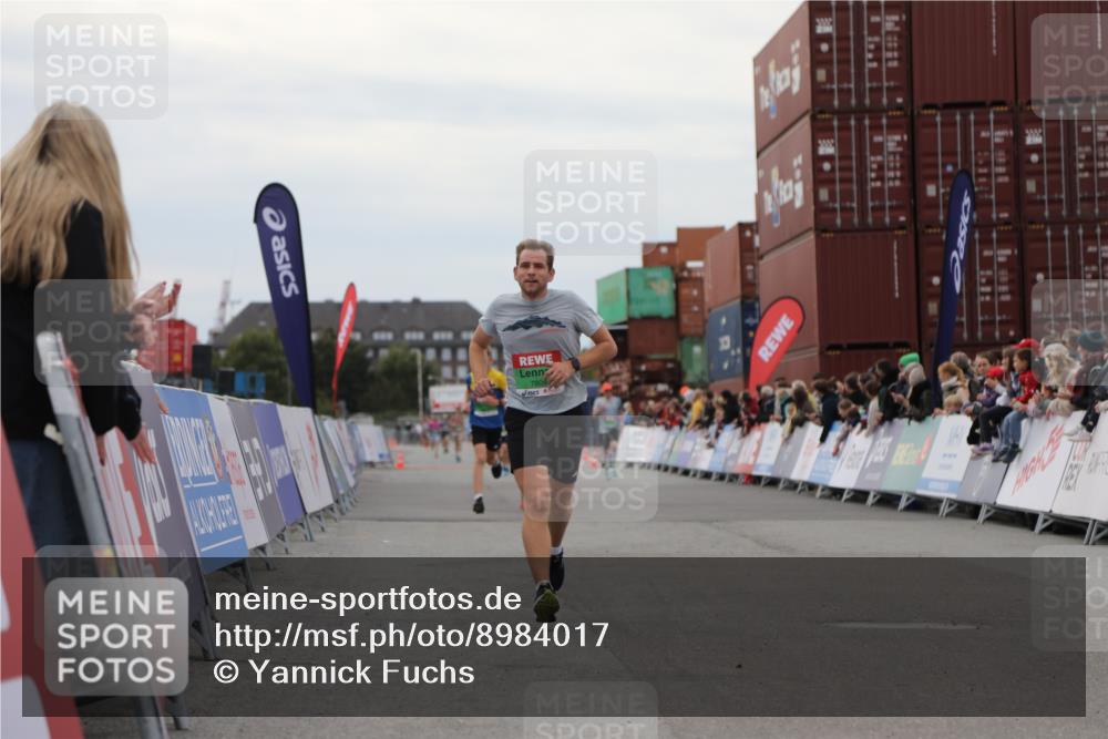 03.10.2025 - Köhlbrandbrückenlauf Yannick Fuchs http://msf.ph/oto/8984017 03.10.2025 15:54:49 Ziel 7068, 7809, 8872, 9481, 9590 meine-sportfotos.de