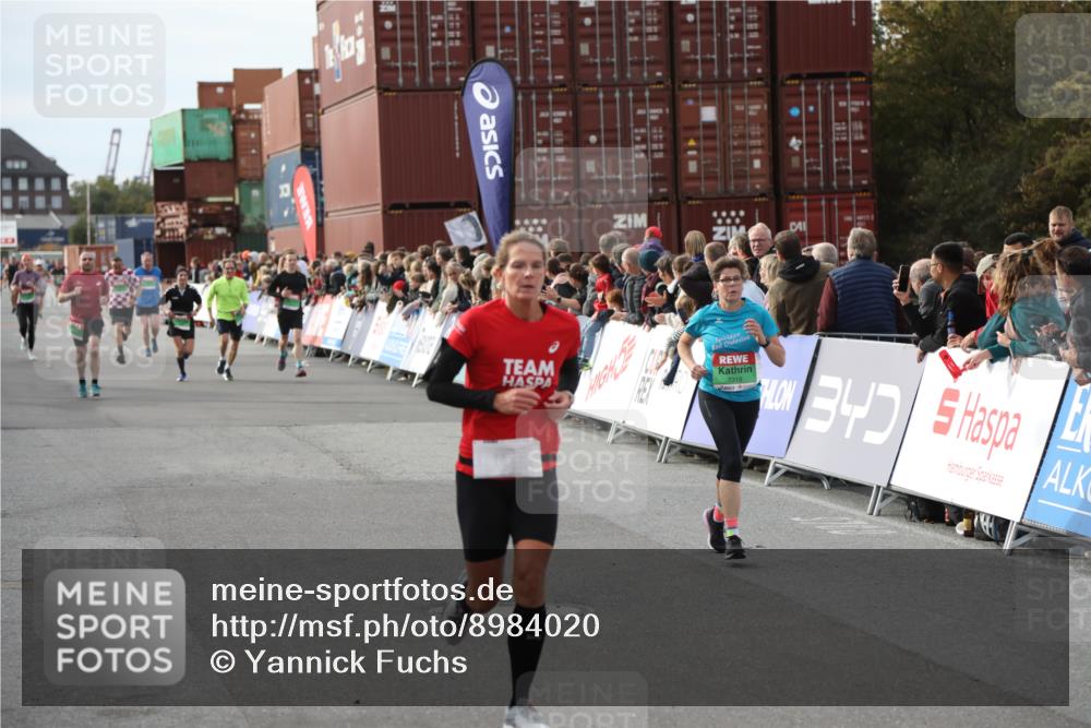 03.10.2025 - Köhlbrandbrückenlauf Yannick Fuchs http://msf.ph/oto/8984020 03.10.2025 16:08:05 Ziel 7310, 7311, 7319, 7494, 9072 meine-sportfotos.de