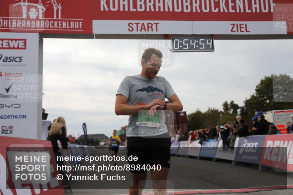 03.10.2025 - Köhlbrandbrückenlauf Yannick Fuchs http://msf.ph/oto/8984040 03.10.2025 15:54:53 Ziel 7010, 7597, 7809, 8872, 9481, 9590 meine-sportfotos.de