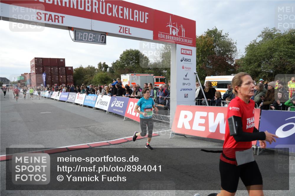 03.10.2025 - Köhlbrandbrückenlauf Yannick Fuchs http://msf.ph/oto/8984041 03.10.2025 16:08:08 Ziel 7019, 7310, 7311, 7319, 7449, 7506, 8265, 9072 meine-sportfotos.de