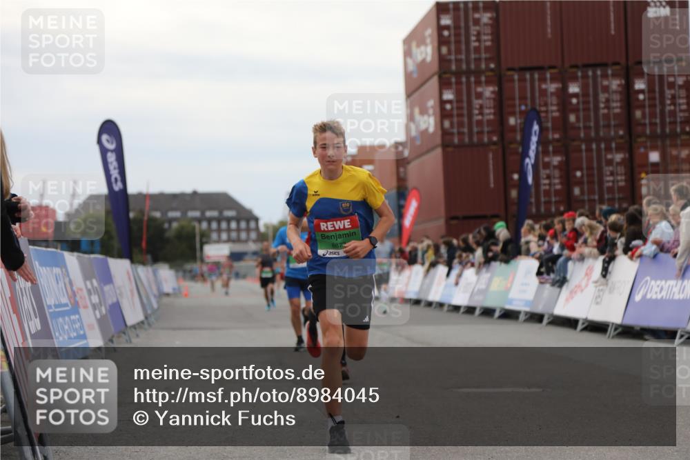 03.10.2025 - Köhlbrandbrückenlauf Yannick Fuchs http://msf.ph/oto/8984045 03.10.2025 15:54:54 Ziel 7010, 7597, 7809, 8872, 9481, 9590 meine-sportfotos.de