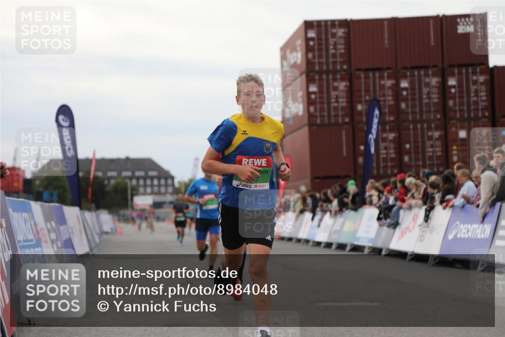 03.10.2025 - Köhlbrandbrückenlauf Yannick Fuchs http://msf.ph/oto/8984048 03.10.2025 15:54:54 Ziel 7010, 7597, 7809, 8872, 9481, 9590 meine-sportfotos.de