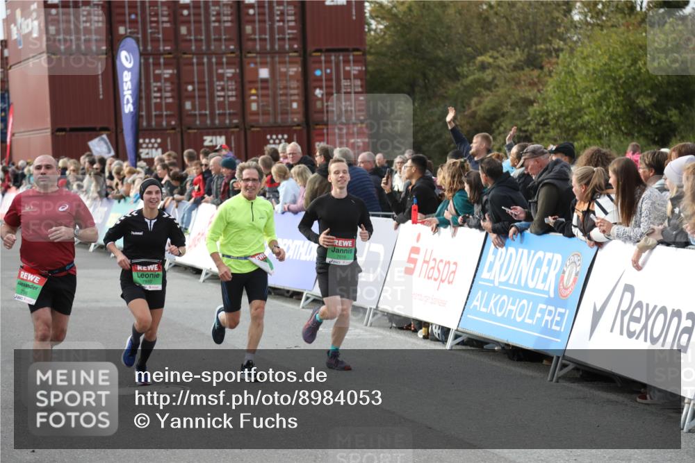 03.10.2025 - Köhlbrandbrückenlauf Yannick Fuchs http://msf.ph/oto/8984053 03.10.2025 16:08:12 Ziel 7019, 7285, 7310, 7311, 7449, 7506, 8265 meine-sportfotos.de